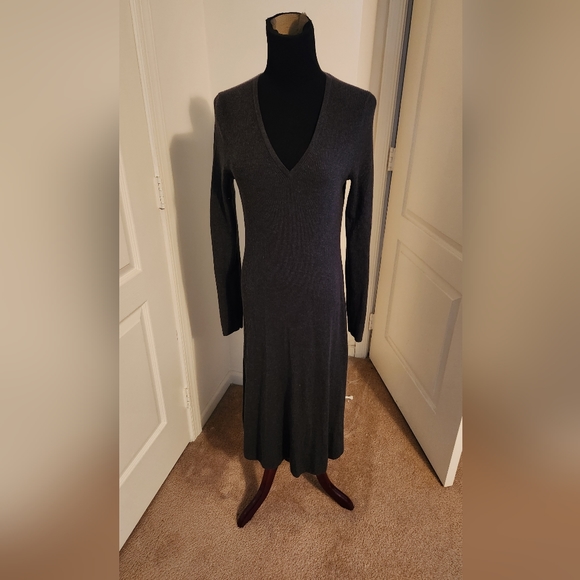 Banana Republic Dresses & Skirts - BANANA REPUBLIC GRAY SWEATER DRESS !!